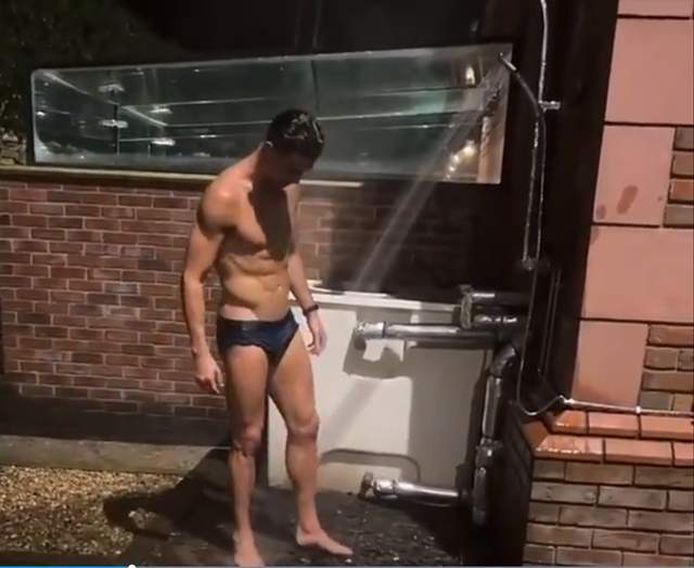 c罗直播一分钟三万欧,c罗现场直播接吻