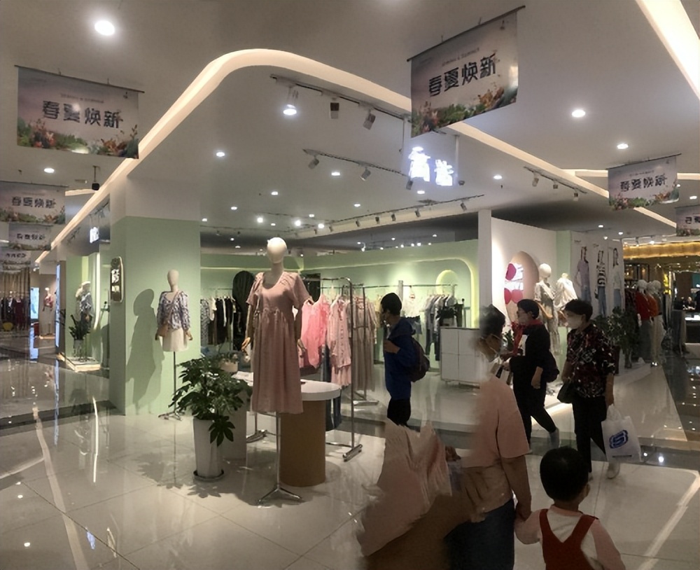 简诣女装在全国有多少加盟店,深圳高性价比品质女装