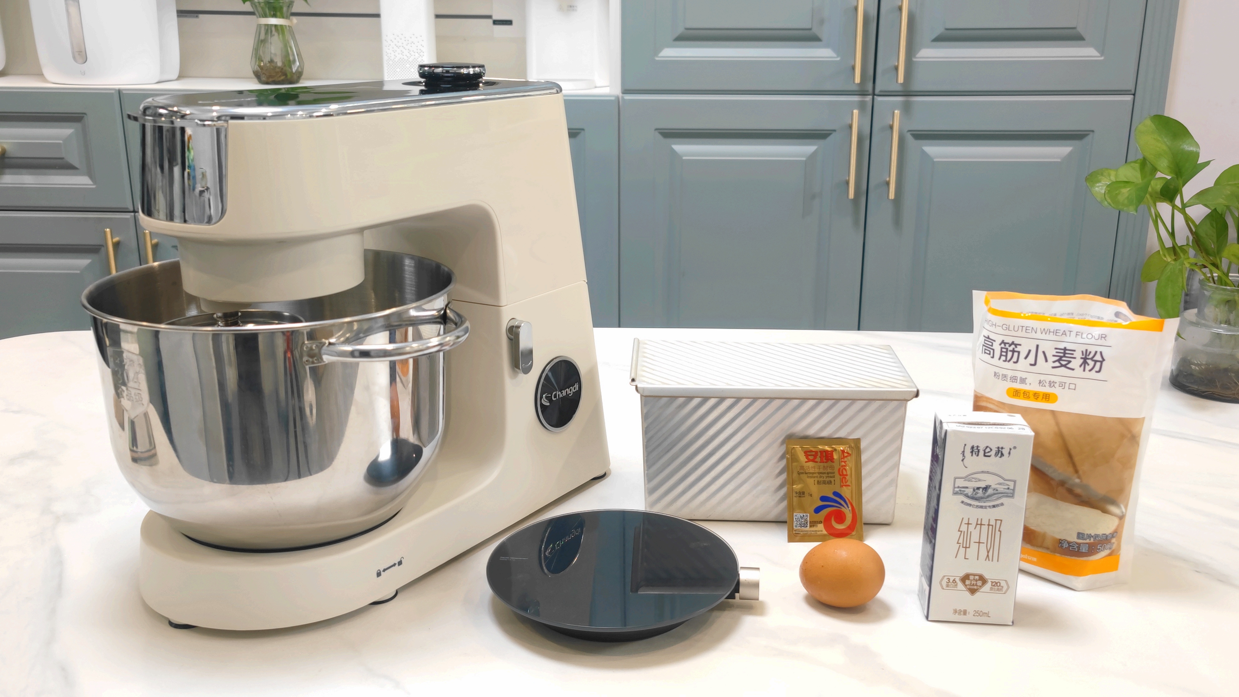 长帝企鹅顶顶和海氏m6哪个好,企鹅顶顶厨师机做蛋糕