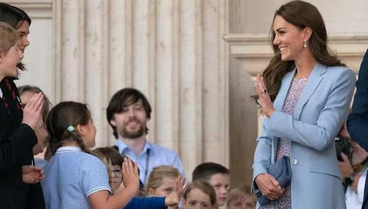 凯特王妃高贵典雅,凯特王妃就是好看走路气场十足