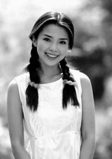 朱迅一家三口照顾瘫痪公公,朱迅和丈夫吃饭