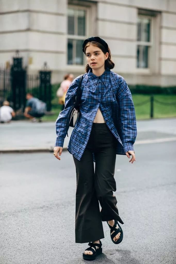 怎样把衬衫穿起来显得硬挺,怎么把衬衫穿的很有质感