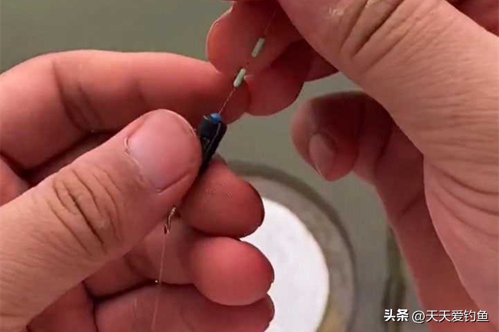 野钓夏季钓多深水合适,野钓频繁抛饵