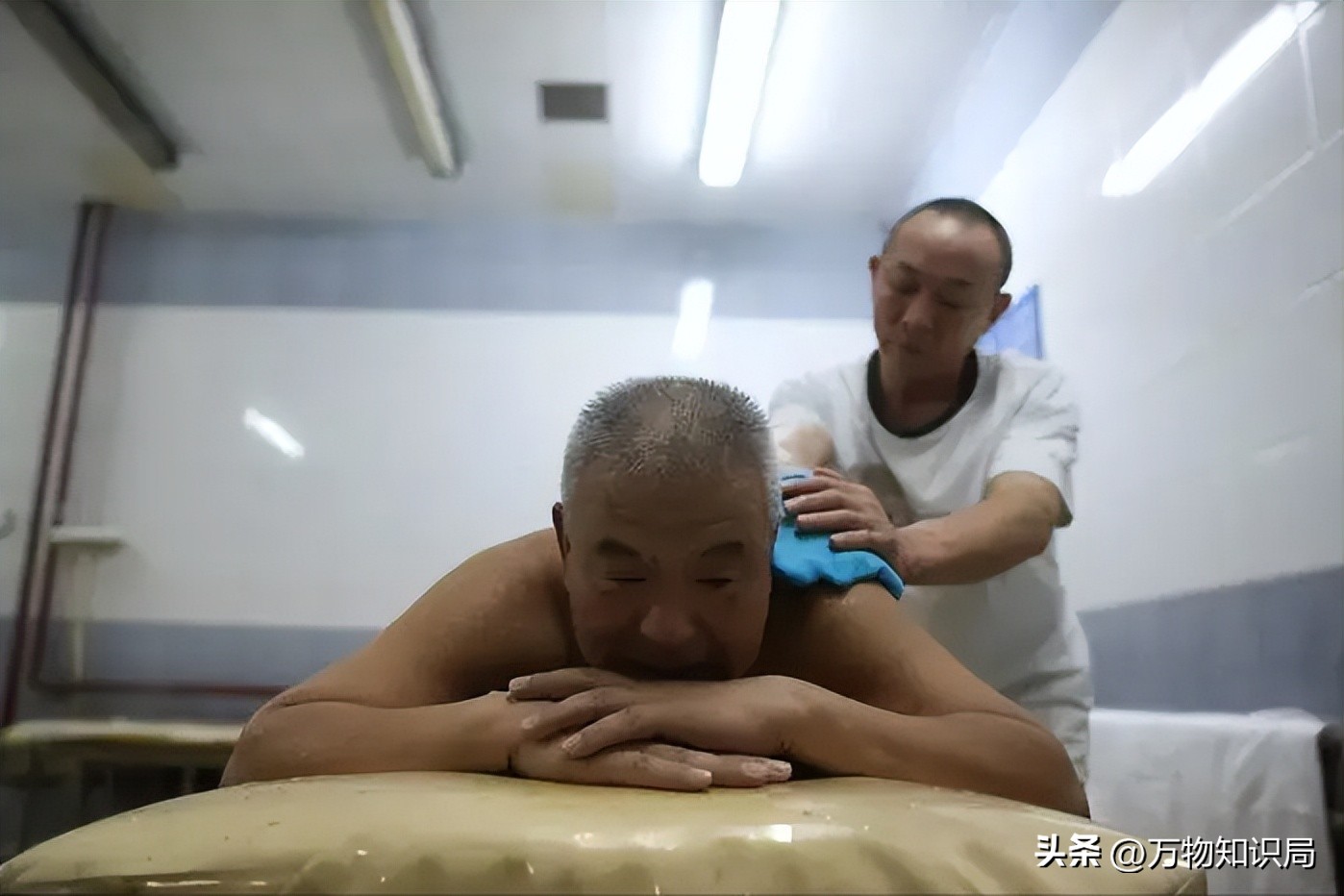 北方搓澡泥搓下来的真的是污垢吗,为什么搓澡会搓出泥来