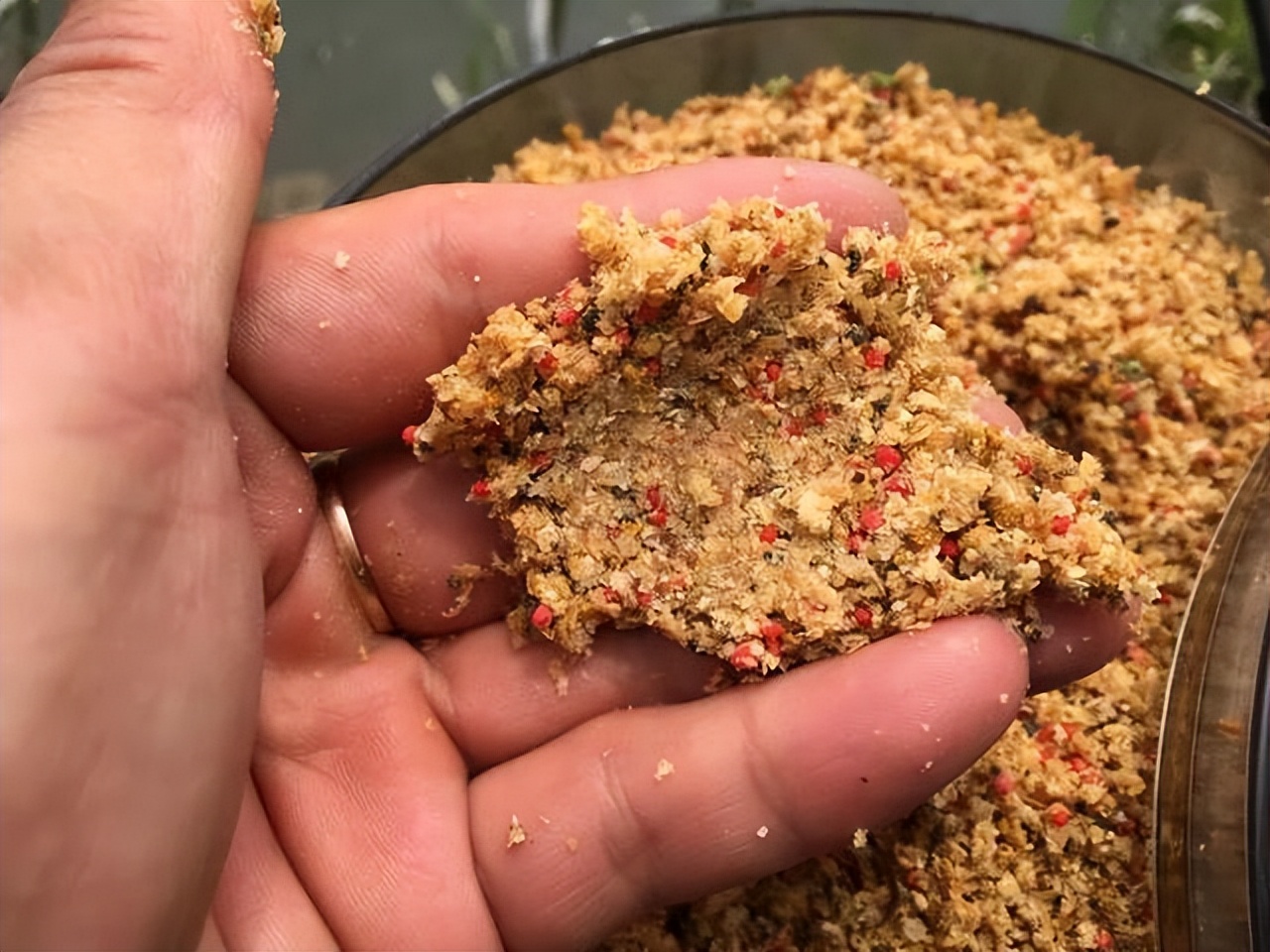 饵料反水是因为氧化吗,饵料反水的原因与改善方法