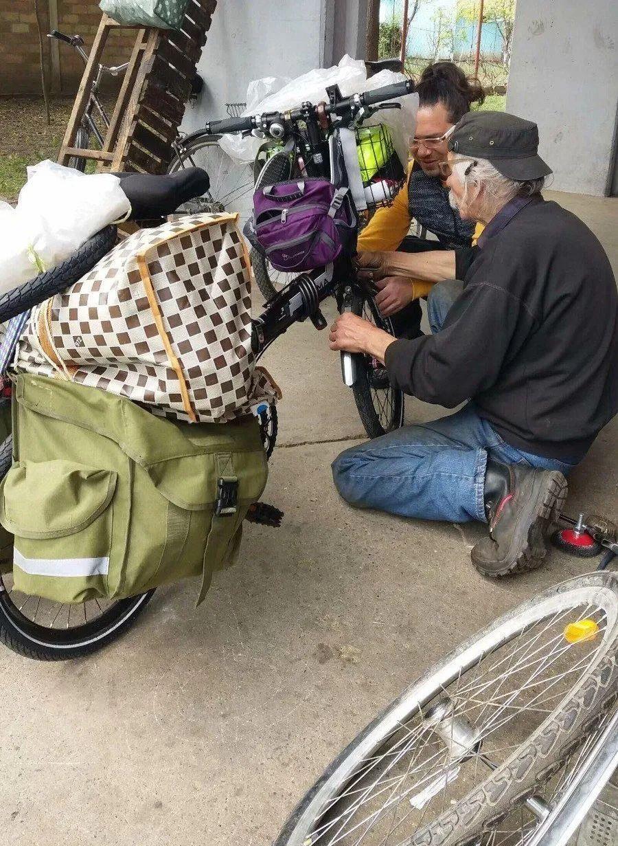 65岁阿姨离婚抑郁症后骑行世界,65岁阿姨离婚后抑郁骑行世界