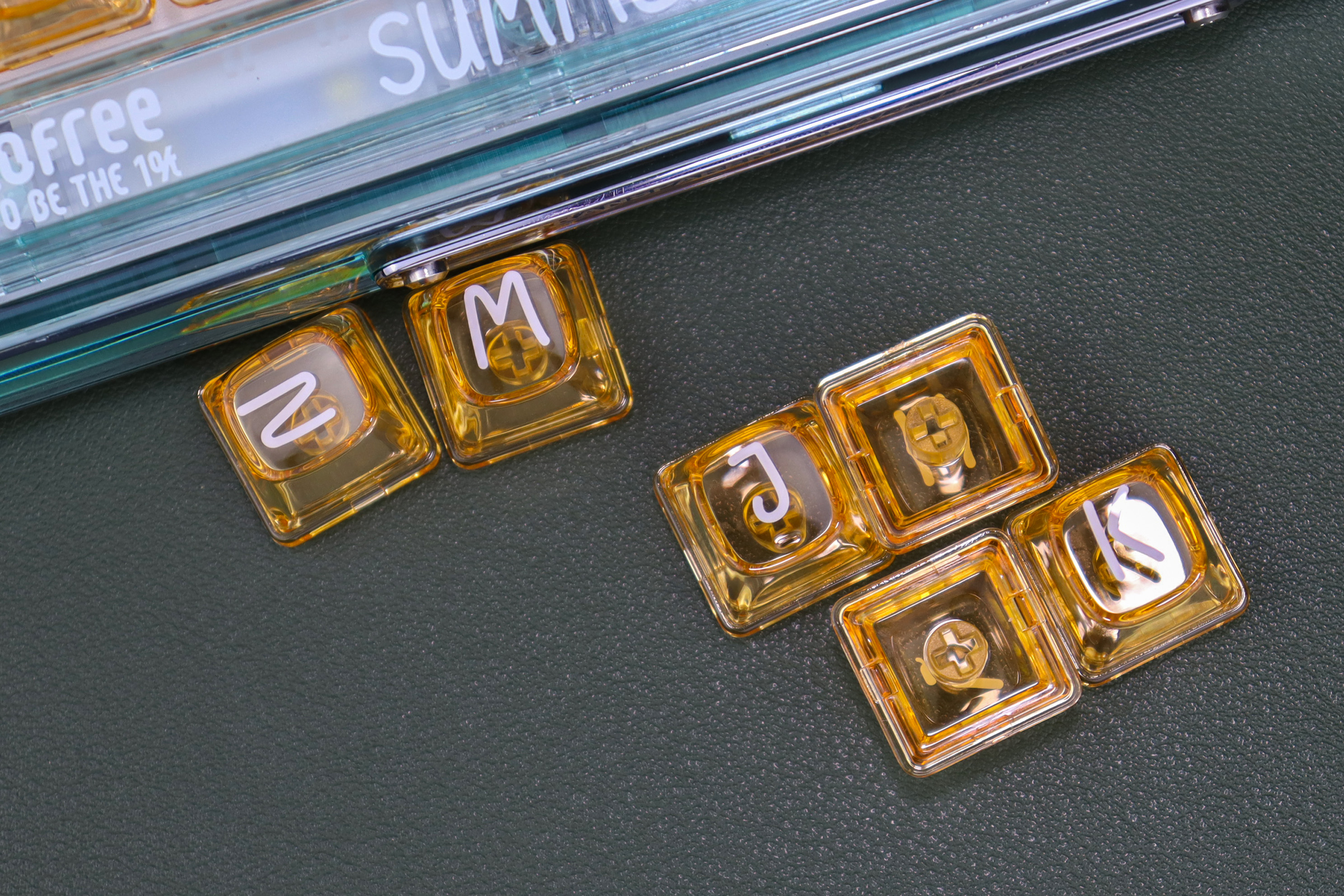 一千块，透明键盘，将手上那2平方做成工艺品的理念，我只爱洛斐