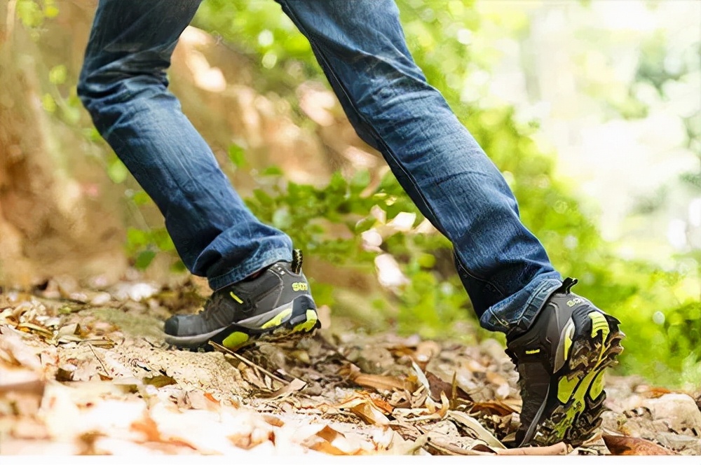 鞋子轻的好还是重的好,鞋子重量太重对脚好吗