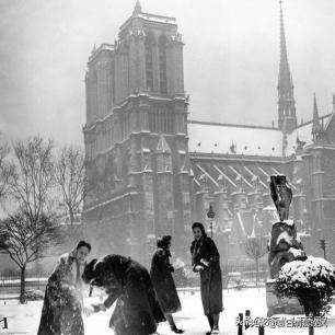 珍贵照片，日军*杀屠**老百姓强奸妇女，用刀剖开肚子，看看多残忍