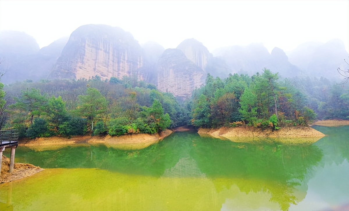 问道龙虎山，观“天下三绝”，“道教第一山”碧水丹霞入画来