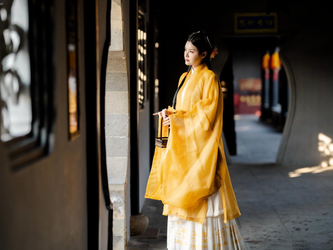 我依旧痴心在等待,你依旧狠心不来