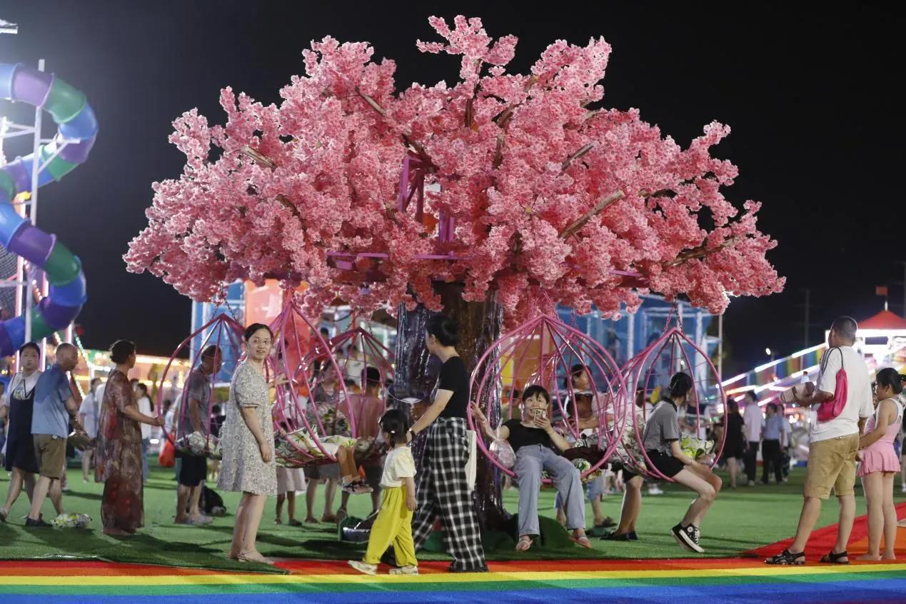 2023年“缤纷东湖热辣来袭”紫金广场星空游玩集市活动盛大开幕