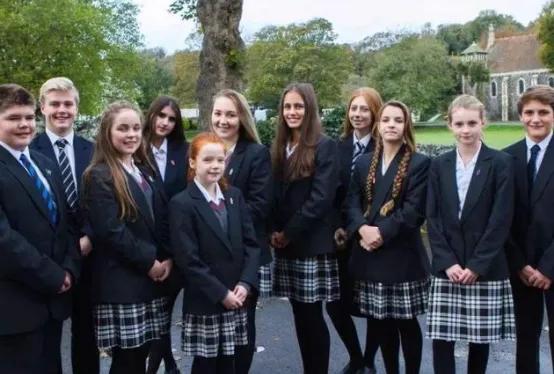 中国校服世界各国的校服,世界各国校服大比拼老挝校服