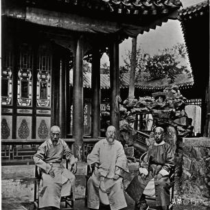 日军日记：半夜偷袭了村庄，为实施惩戒，我将*雷手**塞入女人*体下**中