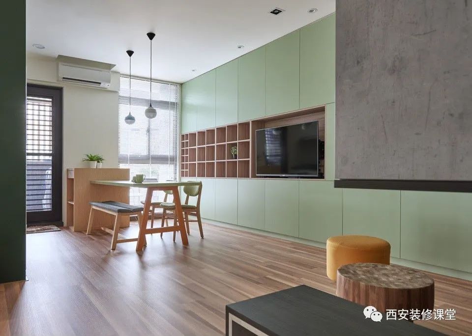 客厅窗户不是落地的怎么装好看,客厅东窗户适合什么窗帘