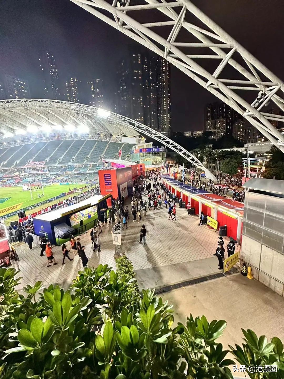 香港恢复正常！我去看比赛，竟然这么多人没戴口罩