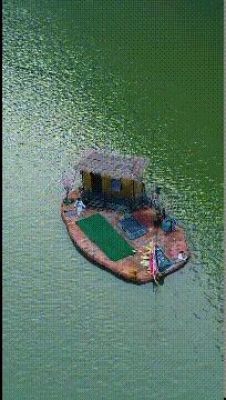 想问这姑娘衣服在哪买的,会不会挨揍?亮点