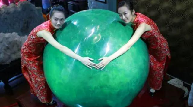 陕西男子挖到夜明珠如今成了路灯,夜明珠26亿路灯