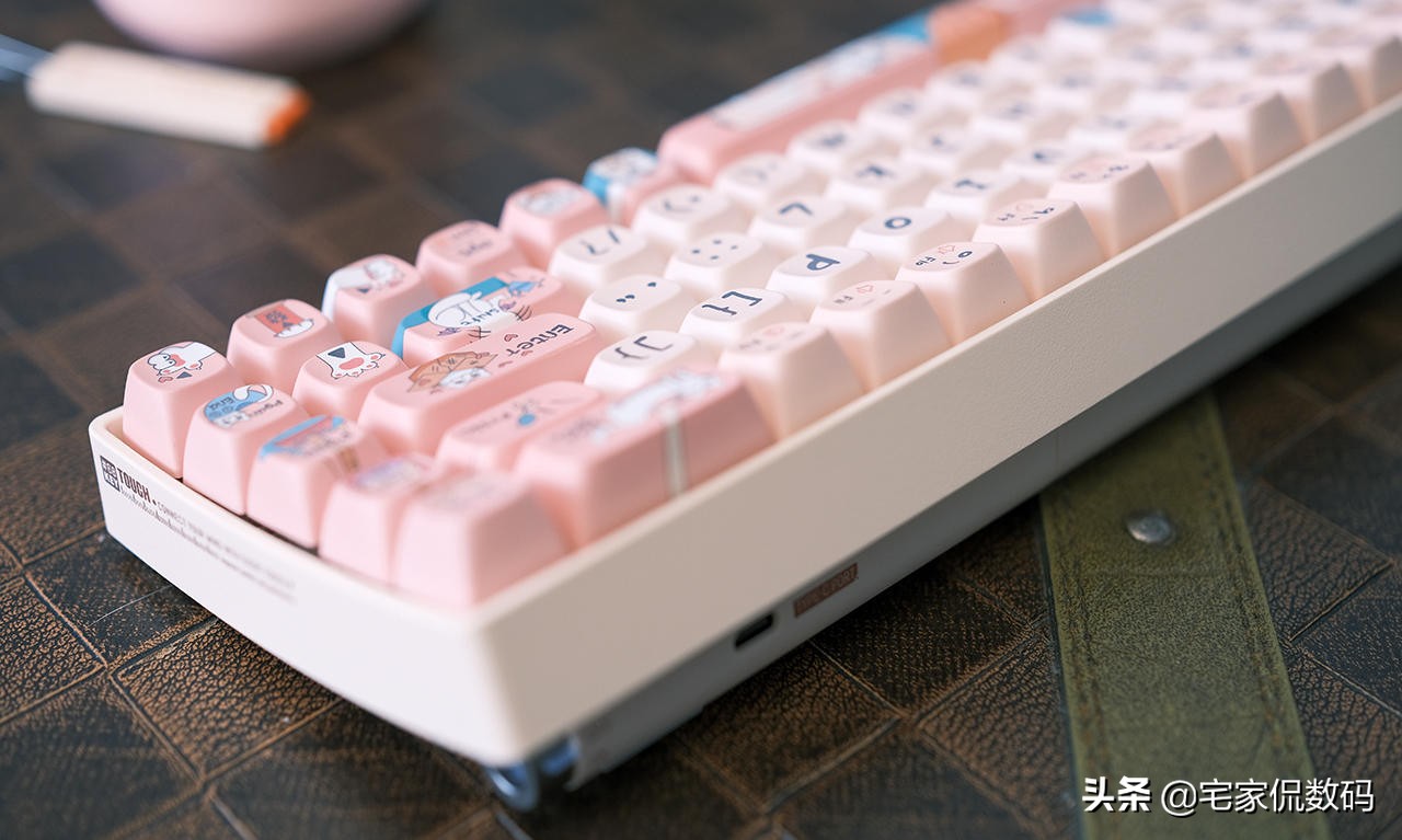 洛斐小翘蓝牙机械键盘开箱组装,洛斐小翘机械键盘测评