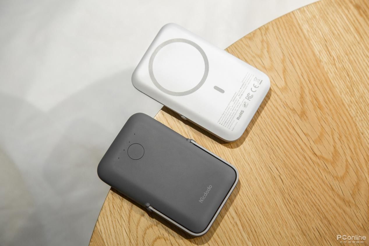 苹果透明探索版无线充电宝评测,网易无线充电宝vs麦多多