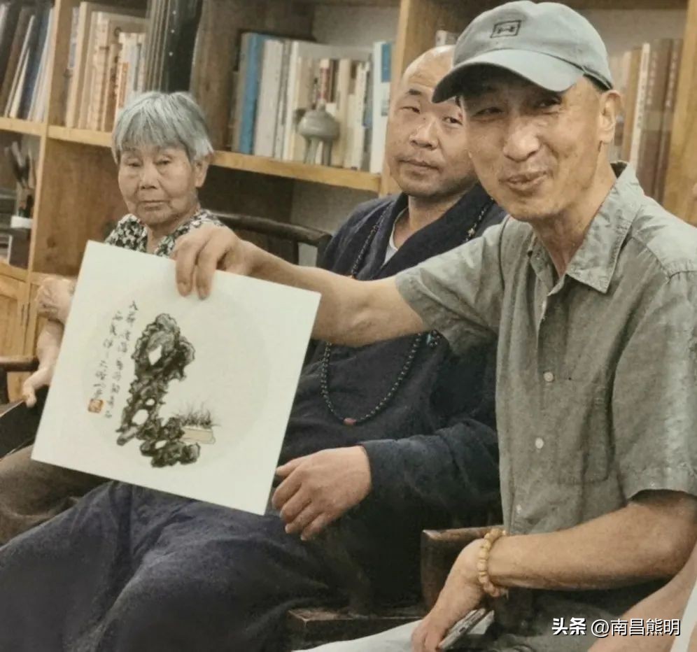 鍏竴鍎跨鑺傚叞鑺辫崏,鍏竴鍎跨鑺傜尓绗艰崏