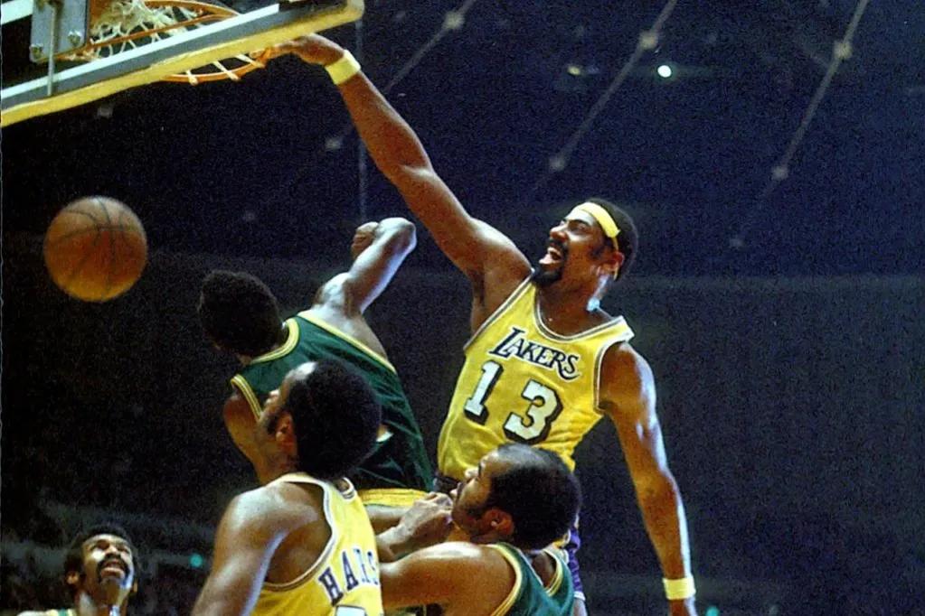 詹姆斯超越贾巴尔纪录视频,詹姆斯超越贾巴尔总得分的照片