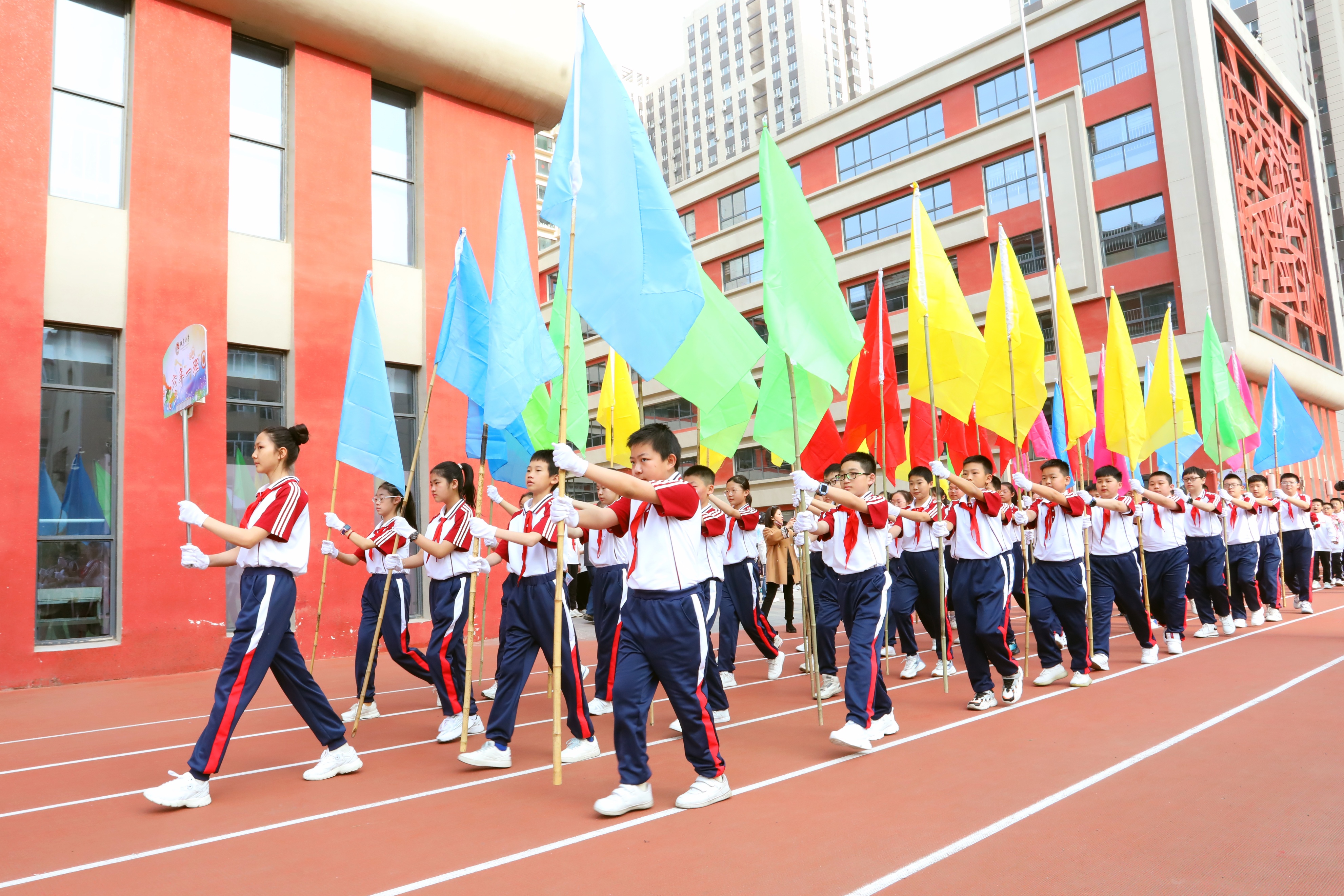 斗争精神迎挑战奋进拼搏创未来——迎泽区双东小学举行春季运动会