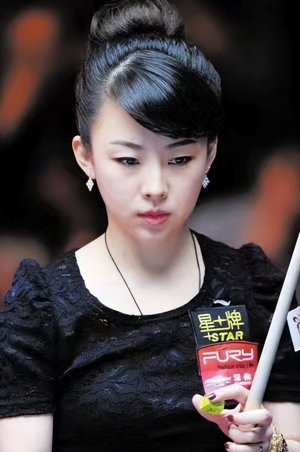 九球天后潘晓婷个人简历,38岁九球天后潘晓婷颜值惊艳全球