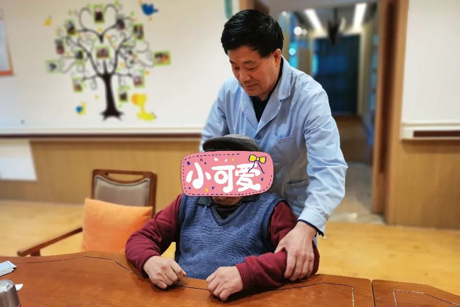 用爱坚守，用心呵护|男性养老护理员是怎样炼成的