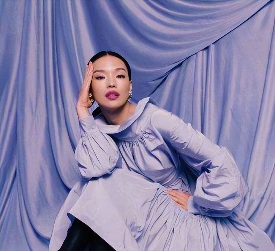 方脸大腮帮适合中分还是三七分,大饼脸中分超级简单又漂亮的发型