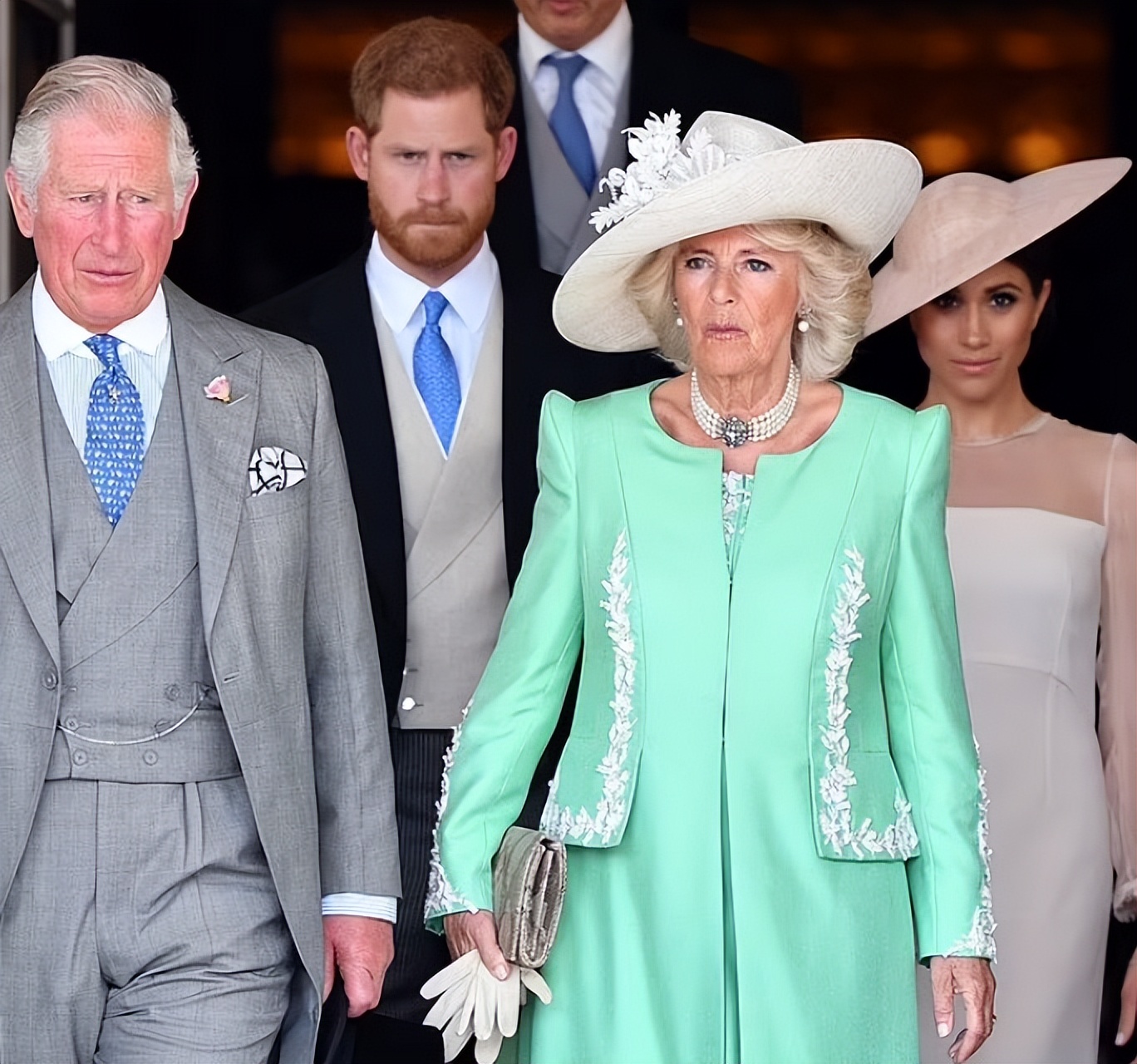 查尔斯三世继位哈里来了吗,查尔斯三世准备传位威廉