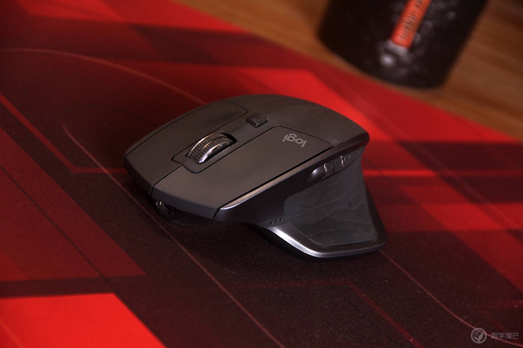 推荐几款高逼格电脑桌面,实用科技感很强的电脑桌面