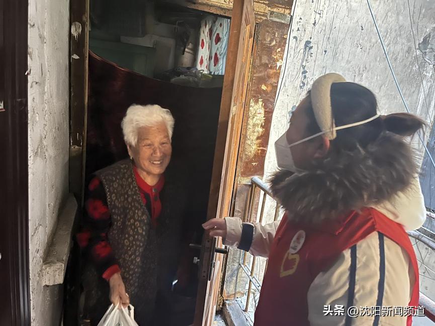 药共享菜送家，情暖老人心！沈阳市铁西区重工街道*党**建引领吹响志愿集结号