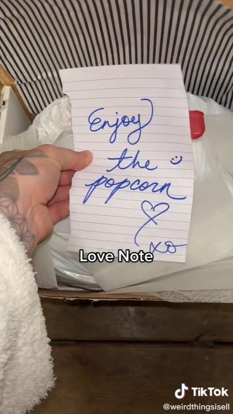 美国女子网售重口垃圾：灰尘脏水，指甲舌苔，真有人高价买？