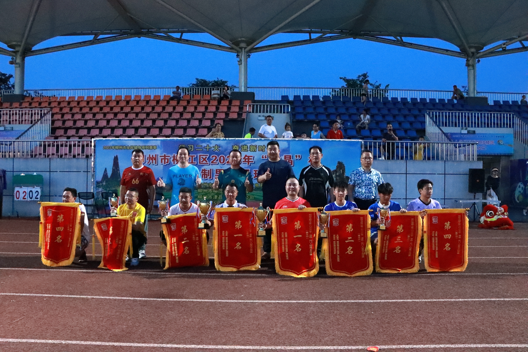 铆足干劲汇聚力量,铆足干劲抢进度