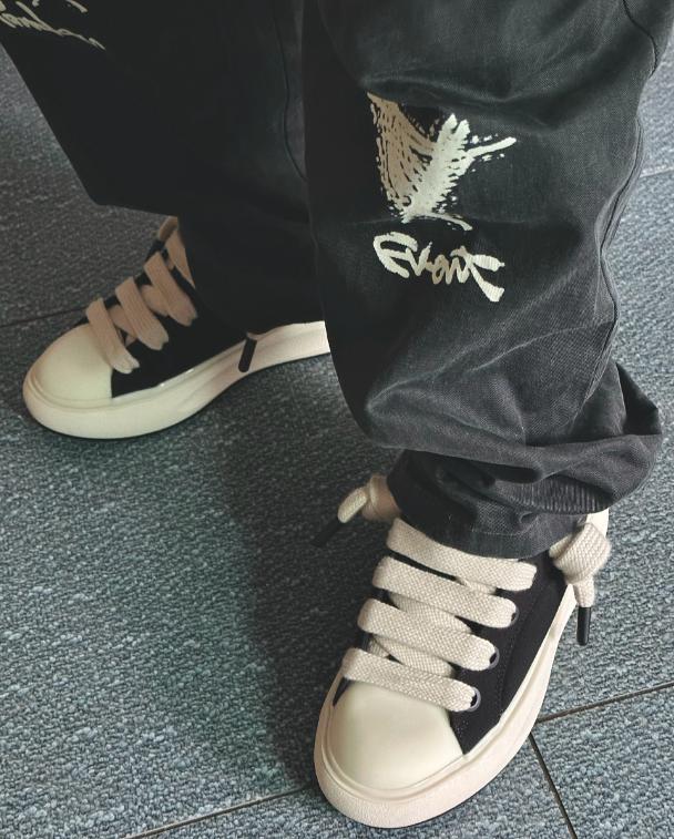 李宁超轻2022v2元年,李宁今年的新球鞋