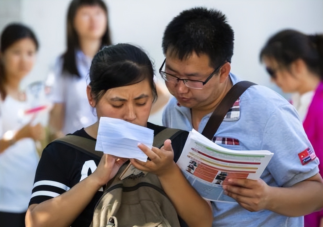 学习不好上民办三本还是公办大专,民办三本本科和公办专科哪个好