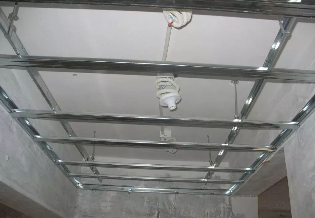 「春秋装饰干货」轻钢龙骨与木龙骨，哪种做吊顶好？