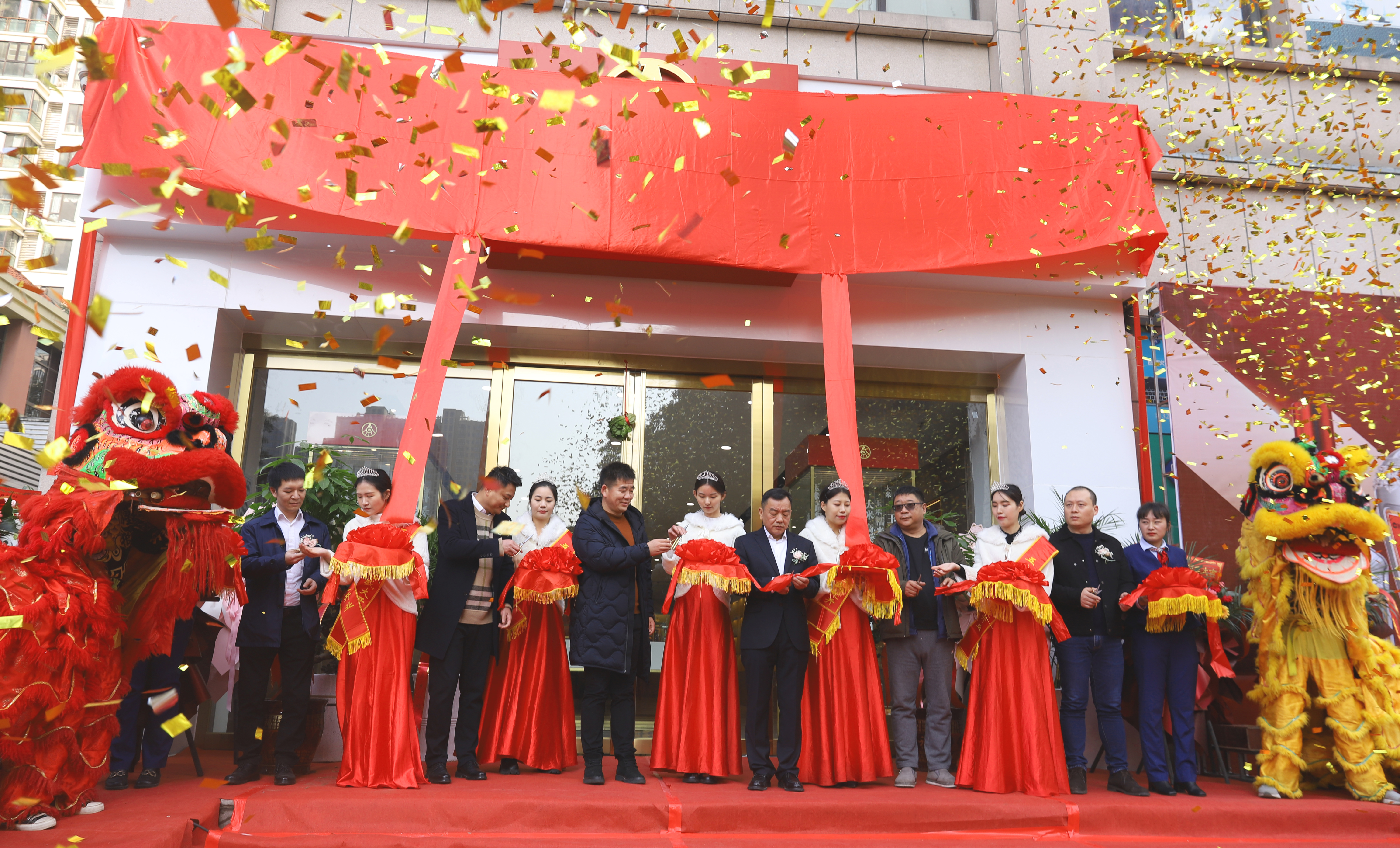 焕新升级骏业日新！“五粮液襄阳旗舰店”盛大开业