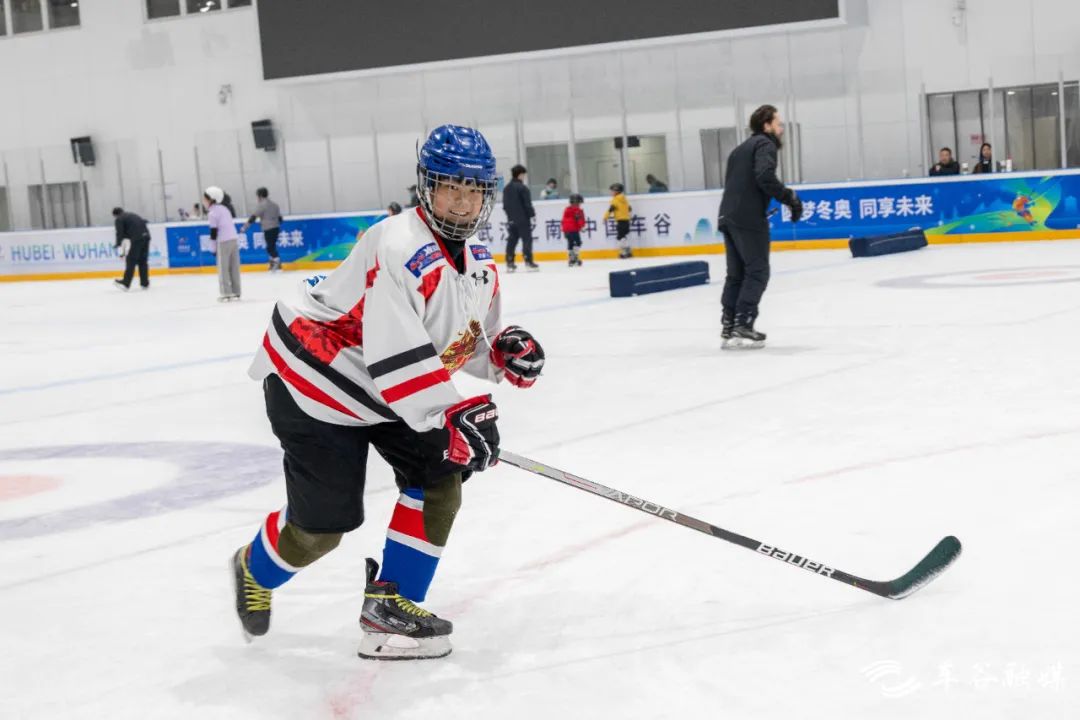 华灯盛景冰雪季“燃”动车谷最“靓”中国年