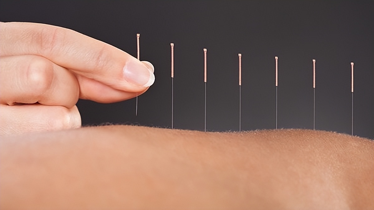 女的外阴突然肥大怎么回事,女外阴肥大有什么影响