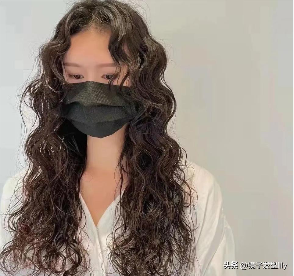 女士中短卷发发型图片大全,脸大脖子短中年女士适合什么发型