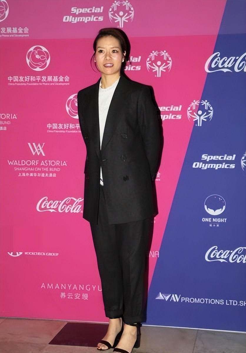 穿职场衬衫怎么搭配鞋,穿西装搭配衬衫的正确穿搭男