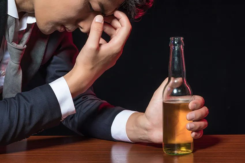 蜂蜜是否真的有保健作用,蜂蜜水解酒的正确喝法及最佳时间