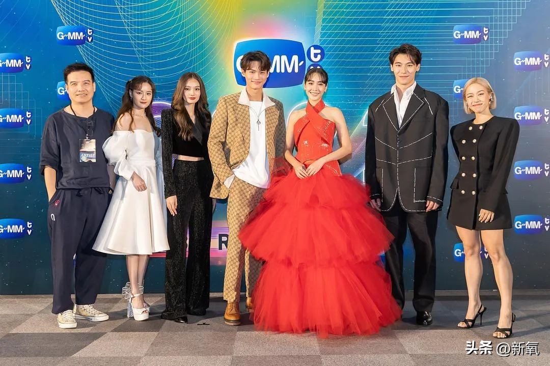 出道幻视Lisa后期艳过AB，为什么这张脸怎么折腾都好看啊…