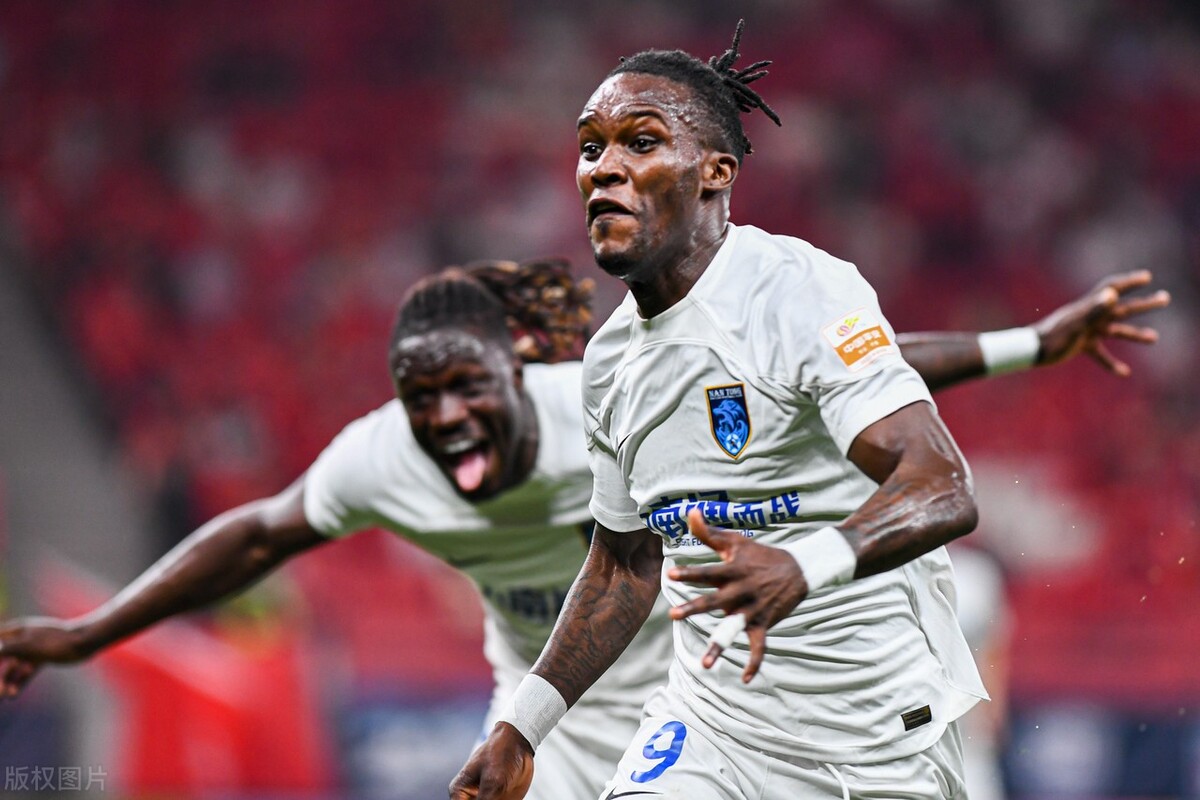 奥斯卡点球双响,南通支云vs上海海港两个点球