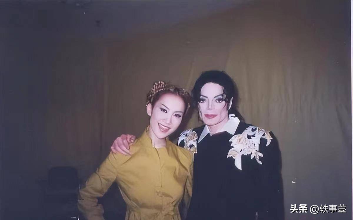 她左腿天生有缺陷，却凭借超人毅力，成为国际级唱跳天后