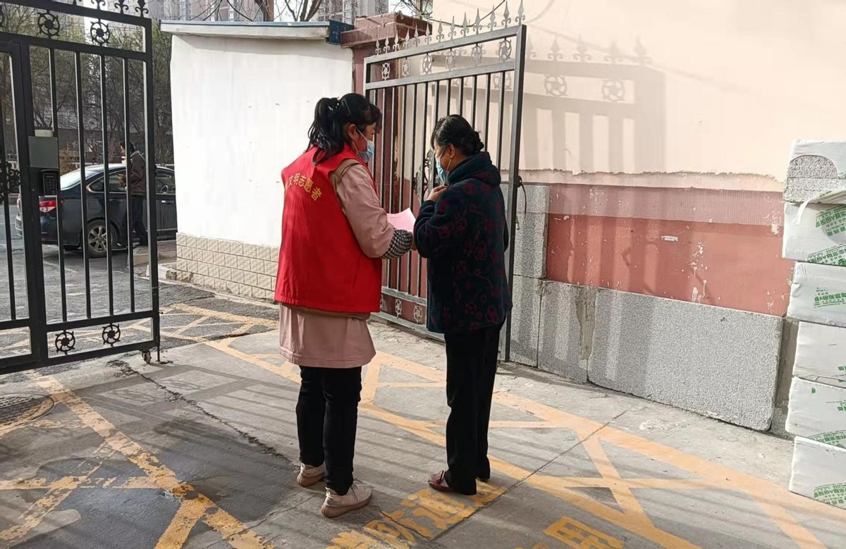 西固区陈坪街道福利东路社区开展“高空作业·安全第一”主题宣传活动