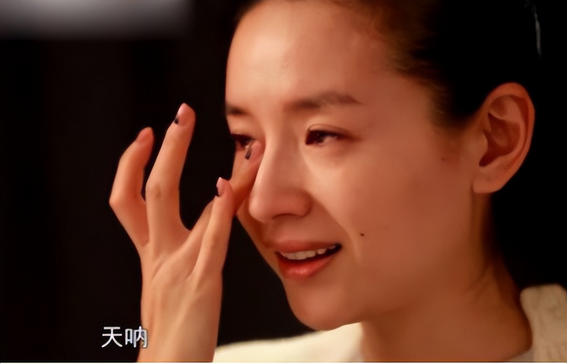 董洁身穿瑜伽裤亮相直播间,43岁董洁穿瑜伽服直播带货视频