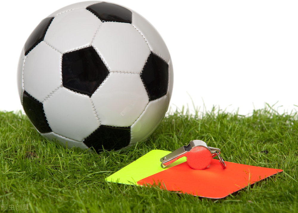 足球裁判没人敢质疑,足球裁判霸气时刻